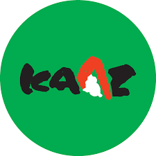 Logo de l'association KAAZ avec un fond vert et des éléments en noir et rouge.